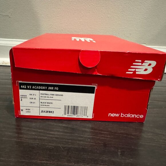 New Balance Soccer Cleats Black - Size 3Y (WIDE) - Picture 3 of 4